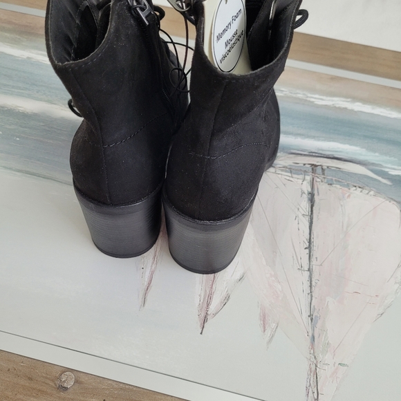 Spring boots - Picture 3 of 3